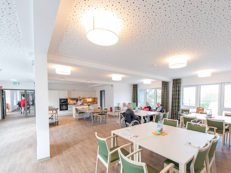 Bild 10 Referenz Revitalisierung | Sanierung | Neubau – Innenraum, Esszimmer stationäre Pflege 